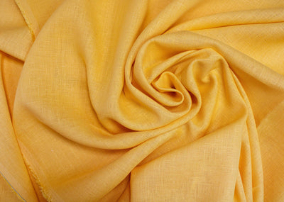 Luca-S Pană moale din in pur natural 100%, de culoare galben auriu.